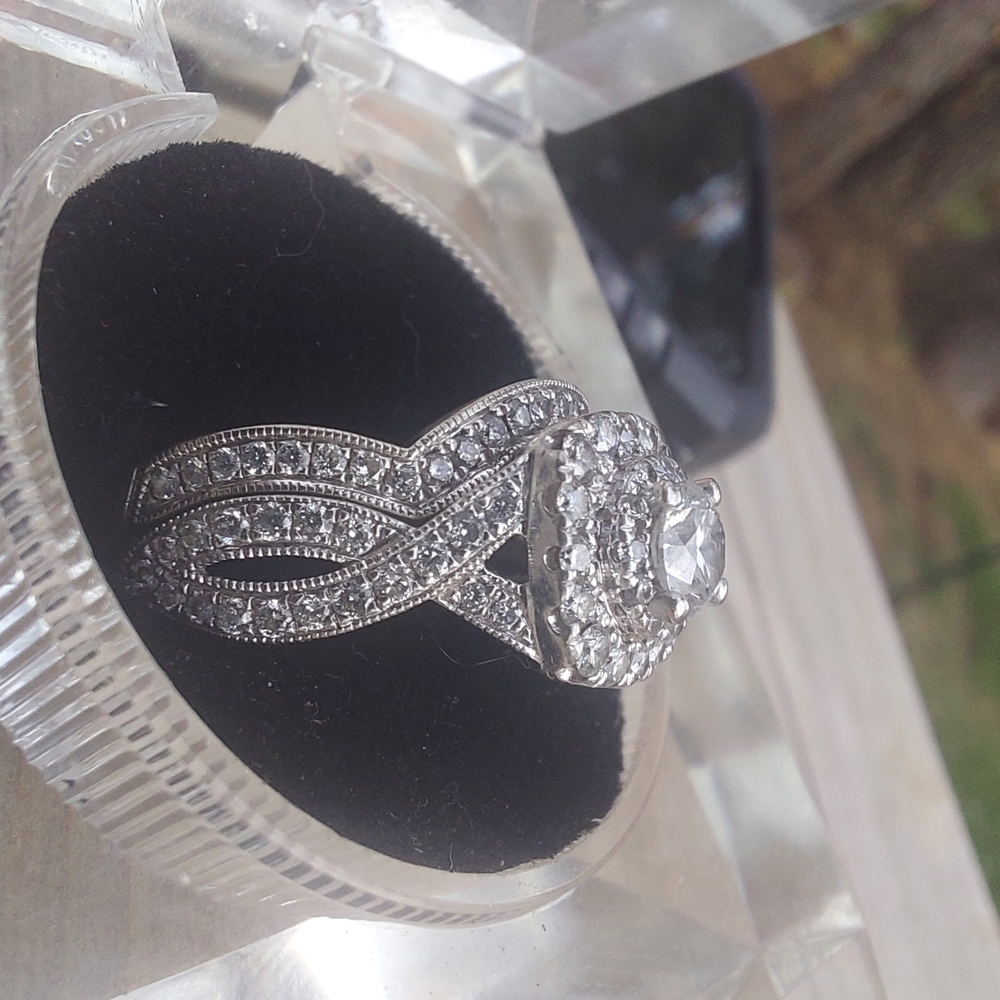 Neil Lane Bridal Set Round-Cut Diamond with Cushion Halo 14K White Gold - Picture 6 of 6